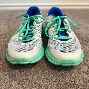 WOMENS 11 NEIN UNDERARMOUR RUNNING SHOE